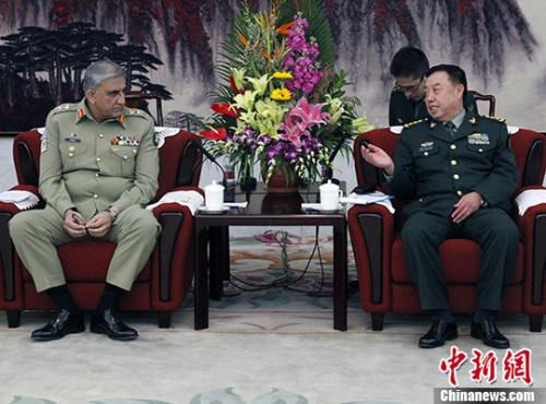 3��16�գ������ί����ϯ�������ڱ�����һ��¥������õİͻ�˹̹½����ı���ͽ��ߡ� ��������� �μ��� �� 