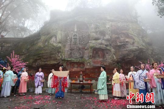 �������ɽ�����컨���ڡ�����Ȼ �� ������ ��