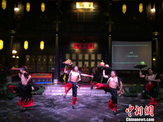 ͼΪ�������е����˱��� �¾� ��