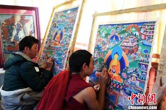 �����¡���֮�ˡ�������Ժ�ڣ�ѧԱ�Ǿ۾������Ϊ�ƿ���ɫ������Դ ��