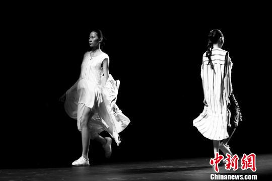 2017�㶫ʱװ��-����11���ı�Ļʽ�ϣ��״�ʵ���㳡ͬ��������������� ��