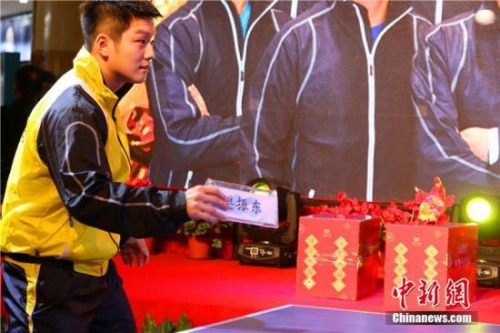 12��31�գ�2016��ƹ���ܾ������ž��������գ���һ������3��1�ıȷ�սʤ���ݺ���ͼΪ����Ϊ���������´�ף����ͼΪ���������Ի����� �����緢 �ƿ� ��