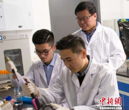 ����ѧ�����Ŷ��ڹ����С�(����ѧ��ͼ) ���� ��