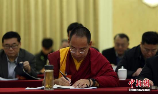 3��6�գ�ȫ����Эʮ������λ���������������������档ͼΪʮһ������������ᡤȷ���ܲ�ίԱ��ϯ�� ��������� ��ɼ� ��