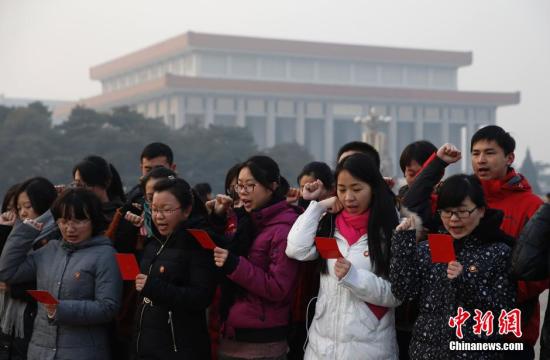 ����ͼ��2013��12��25�գ�������ѧ����հ����ë��ϯ������֮�������뵳�Ĵʡ������緢 ���ع� ��