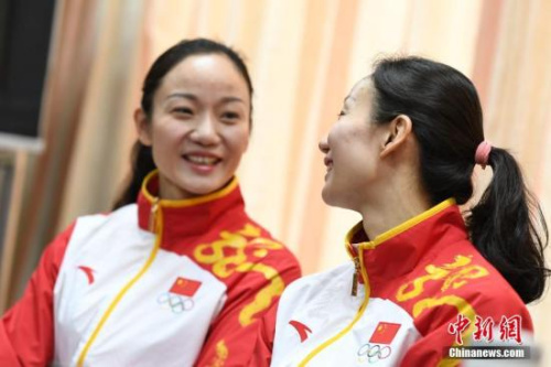 3��15�գ��Ĵ���������Ӿ�˶�Ա�����Ľ������ڳɶ����ý�塣��ǰ�����û������Ľ�������2017����Ӿ��������Ӿϵ��������վ�У��Ⱥ��õ�˫��������ѡ��������ѡ�Ľ��ƣ����������õ�ĸ�׺󸴳����µ���ö����ھ����ơ� ���� ��