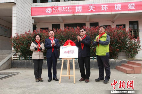 ������������Ϊ������������ֱ�����ع�����ϯ���࣬���컷�����Ŷ��³����ܲ����Ҿ����������������ϻ�����ѧ�о�����ί��ǡ���������Զ���л�����������������鳤���Ϊ����ˮվ����