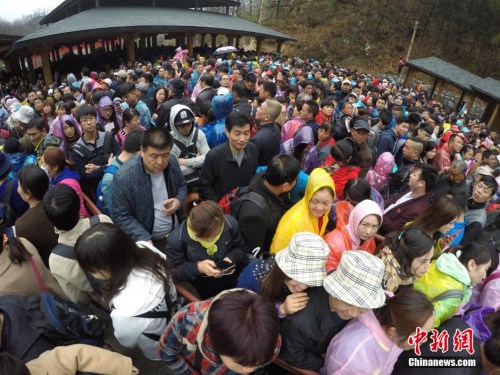 4��3�գ�����С���٣������Ͼ�ɽӭ�������οͣ�������� ��������� ���о� ��