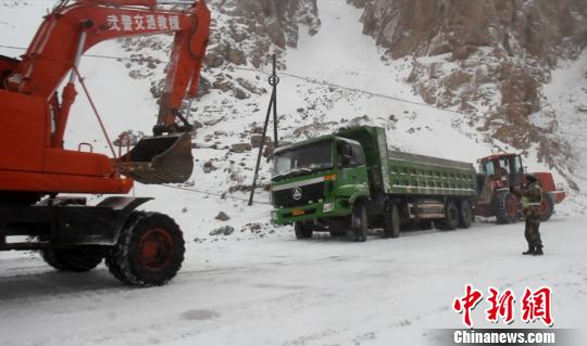 ͼΪ�侯��ͨ����֧��ʮһ�жӹٱ������ô��ͻ�е�϶����������������� ��