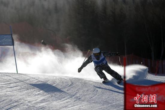 1��22�գ�2016-2017�ꡰϲ���ͼ�����й���ɽ��ѩѲ��������վ�����ںӱ�����������ѩ�����С������·�Ϊ��վ��ּ�ڴ����Ʒ�ʹ��Ҽ���ɽ��ѩ���£������ڻ�ѩ��רҵ��ѩ���ںϣ����������˲��뻬ѩ�˶����ƶ��й���ѩ��ҵ�ķ�չ���������¡���������� ʢ���� ��