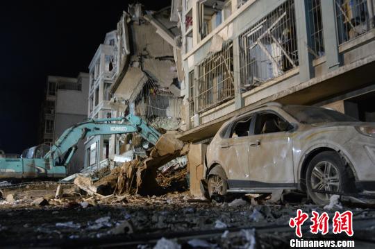 ͼΪ��ը����¥����¥����һ����Ԫ�ᴩ��̮�����������Ļ� ��