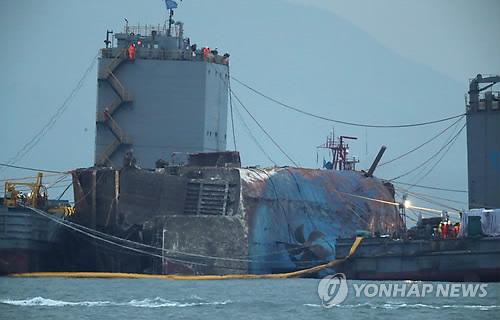 ����ͼƬ��ͼ����ɫ����Ϊ¶��ˮ��ġ���Խ���Ŵ��塣(ͼƬ��Դ��������)