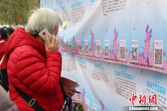 �μӼ���ǧ��ɽ���������׻ᣬ����Ů���׵������ֳ�ͨ���绰����Ů�������׶�������������� ��