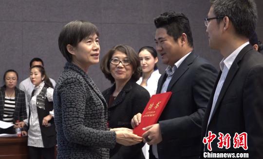 �½������������г��ź���(��һ)Ϊ���������ƴ�ѧ����ר�ҷ�Ƹ�顣����� ��