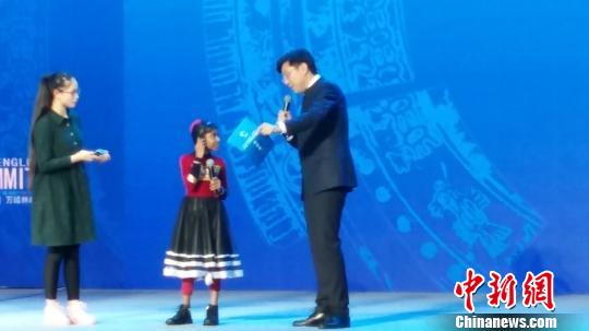 ͼΪ17�����ѧ������������̳�Ͻ����Լ���������롣������� ��