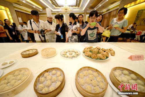 ����ͼ�����ǽ��쳣���İ��ӡ�ͼΪĳ���ʦ�������ܱ�����������㡣��˼�� ��