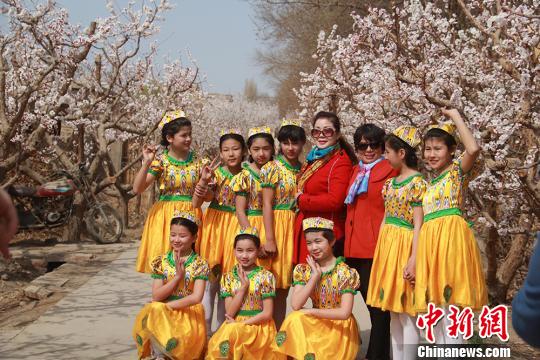 ͼΪ�ο��봩��������ɫ���ε�ά�����С�����Ӱ����Ԭ������