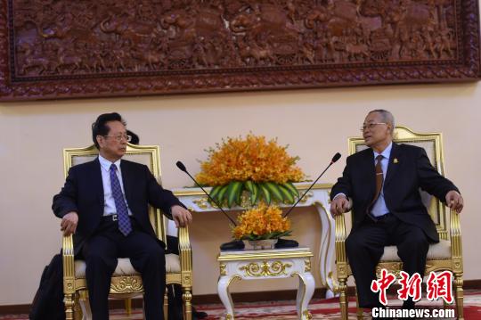 ͼΪ�й�ȫ���˴�ίԱ���²��ǻ������Ժ����ϯ�α��ɡ�����ҫ�� ��