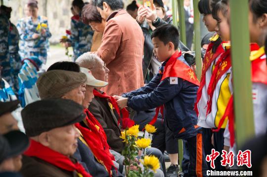 ͼΪ���ȶ�ԱΪ���ľ��ϱ����������������������� ��