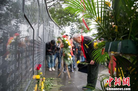 ͼΪ���ľ��ϱ��������ʿ���Ϲ��¾����������� ��