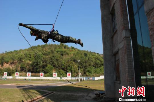 ͼΪ��ս��Ա�����������п����»�ѵ��������ά ��