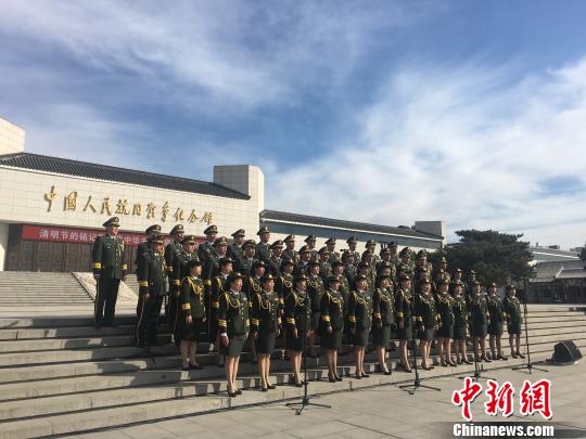 4��1�գ��������ڵ������߰����л�����������ʽ�����й�������ս�������������ʮһѧУ��ͬѧ�Ǻ;���֮���ϳ��ţ��ֳ��ݳ��ˡ�̫��ɽ�ϡ����󵶽��������������ǹ�������Ӱ��ˡ��ȿ�ս����������ؾ ��