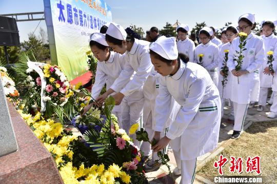 ̫ԭ�к�ʮ�ֻṤ����Ա���ܣ���ֹ2017�̫꣬ԭ���Ǽ�����(��Ĥ)����־Ը��699�ˣ�ʵ������(��Ĥ)����120��������ʵ�ֽ�Ĥ����80�ˡ�2016�꣬�Ǽ�����(��Ĥ)����־Ը��67�ˣ�ʵ������(��Ĥ)����16��������ʵ�ֽ�Ĥ����15�ˡ����ź�� ��