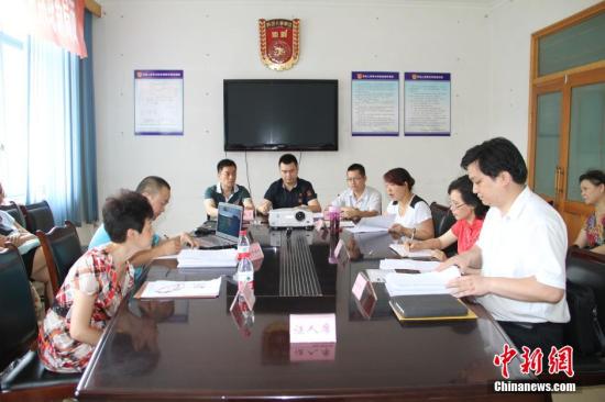 29�գ��Ĵ������и������Ͷ����������ٲ�ίԱ�������������¥���������ҹ�������������ҽ����������Խ��������������ҽԺ�Ͷ����������ٲð�����������Խ�弰��˫��ί�д����˵�ͥ�μ����ٲ�ͥ��ͼΪͥ���ֳ���� ��