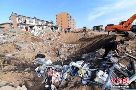 4��2�գ�ɽ��ʡ�ٷ��и�ɽ���񷿱�ը�ֳ�һƬ�ǽ塣2017��4��1��22ʱ28�����ң���ɽ�س����ϻ���·һ����סլ������ը������4��2������11ʱ05�֣�10��������Ա�����ҵ�������1��������9�������������������⣬��ը���ܱ���������6�ˣ�����2�����ˣ�4����΢�ˣ���������ҽԺ���Ρ�Τ�� ��