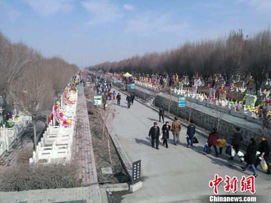 �����ڼ���������³ľ���б�����Ĺӭ������߷塣����СԽ ��