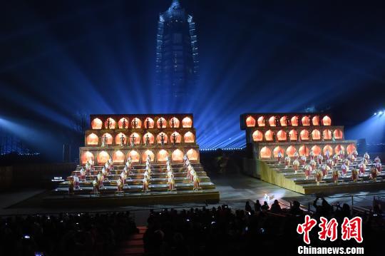 �Ͼ��󱨶�������ʵ����硶����ʢ�䡷 ��������ǰ������塣�������� ��