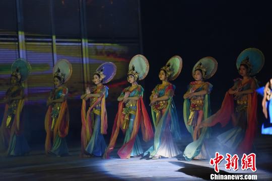 �Ͼ��󱨶�������ʵ����硶����ʢ�䡷 ��������ǰ������塣�������� ��