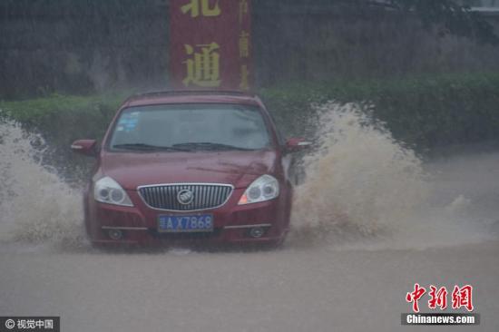 10��13�գ��������������ڱ����г��С����գ����϶������ϲ����ֵ������ֱ����������������������Ⱥ󷢲������ɫԤ��������̨Ԥ�ƣ�����ǿ���꽫������14�ա��ݽ��ܣ��������������9����Ѯ��10����Ѯ�����Ǻ��϶���һ��һ���н�ˮ��ǿ��ʱ�Σ������Ǻ��ڡ��Ĳ�������������һ������ʷ�ϵ�����ǿ��ˮ��Ҳ�����10������Ѯ��������ʱ���������������������⡣���ӵ� ��