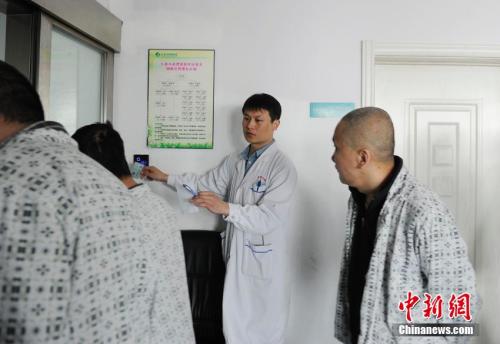 ����ͼ��ĳ����ҽԺҽ����Ա�����ߴ��������ơ����� ��