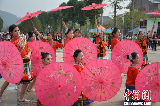 ͼΪѧ������׳���赸�����ֽ��� ��