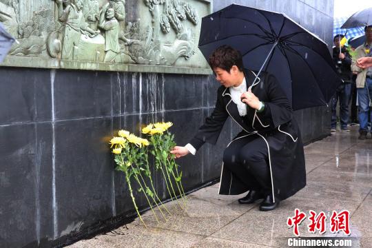 ͼΪ�廳�������ҡ���Ҷ���� ��