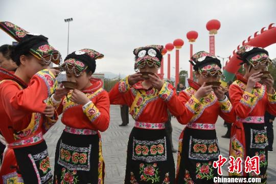 ͼΪ����Ǽ���װ�Ĺ�������Ʒ�衣������ ��