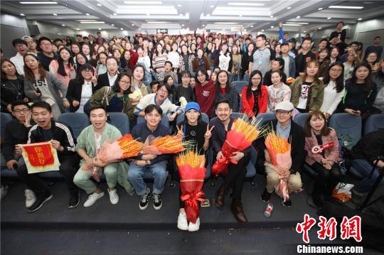 ���������Ǻ͸�Уѧ�Ӵ��Ӱ�������� ��