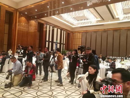 ������߾۽����Ľ�ɶ����ϰݹ��ʱ����¡������� ��