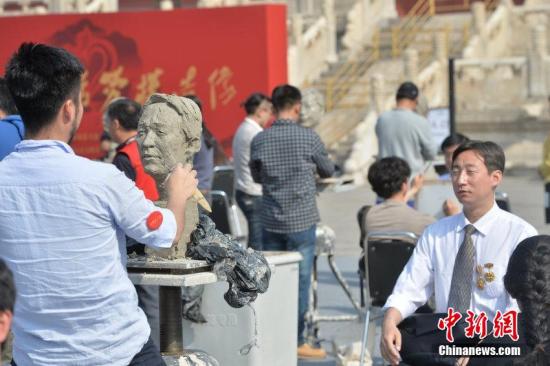 2015��4��26�գ�����������һ������֮�ʣ�����������Ժ��200����ʦ����������Ϊ100������ģ�������� ͼƬ��Դ��CFP�Ӿ��й�