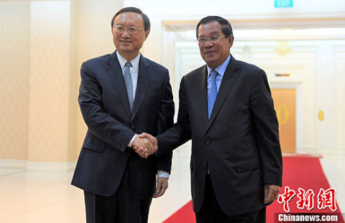 4��28�գ�����կ�����ɭ�ڽ�߻���й�����ίԱ���������������� ��ҫ�� ��