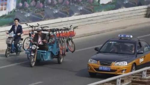 �������г������ͳ��������⳵���У���ͬ������ɫ���л�����ʢ���� ��