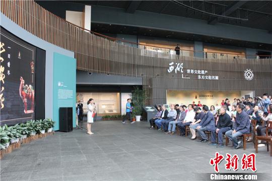 ͼΪ�ƶ��������ʾ���չ��Ļ�ֳ� ������������ݹ�ͼ