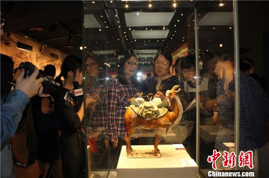 ͼΪ�ƶ��������ʾ���չ��Ļ�ֳ� ������������ݹ�ͼ