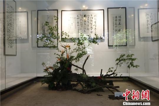 ͼΪ��һ���Ļ���ϵ���Ļ��֮�����廨���� ���߷� ��