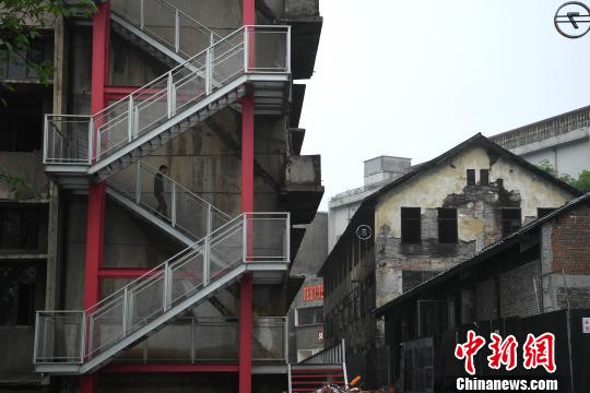 �����ֿ���Ͼ�¥�����ڸ�����Ĵ���԰�����³� ��