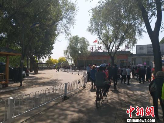 �������������һ��С��������ӭ�������ο͡��������롡��