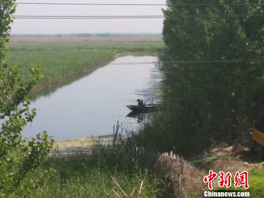 ����������ڣ�һ���������е������洬�ϡ��������롡��