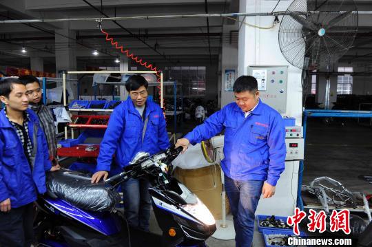 ��һ��Ͷ�ʹ���е綯��������Ԫ������Ա����ͨ�����ߵ綯��������������ѩ�� ��