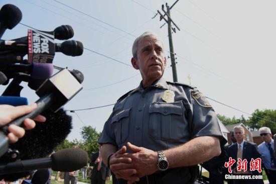 ����ʱ��6��14�����磬������������������ɽ���е�һ�����򳡷���ǹ�������·�ʱ������������Ժ���͵���������ڳ���ѵ�������͵�����ʷ�ٷ�˹����˹��ǹ��ҽ������ɽ���о���ֳ����˶������ʵ����ʾ�������¼������5�����ˣ��������ƽ�FBI��������������� ���� ��